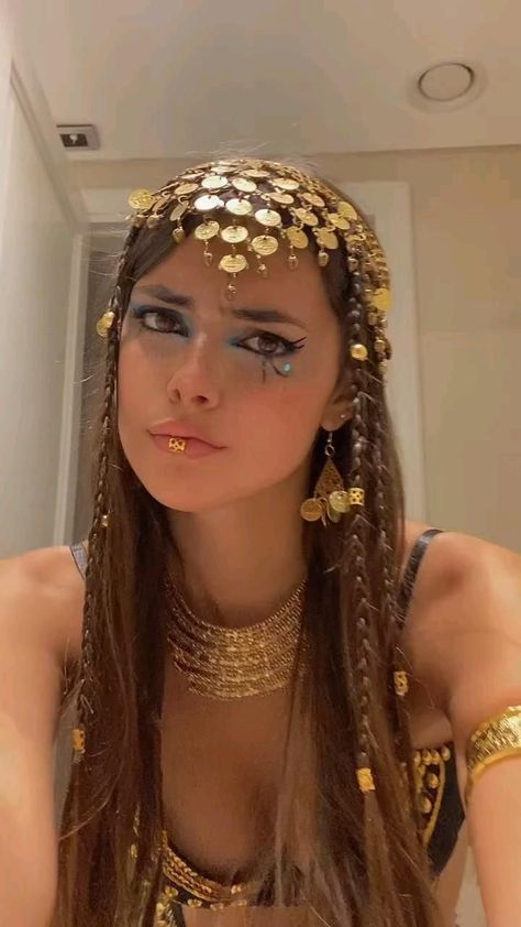 Cleopatra Halloween, Classy Halloween Costumes, Creepy Halloween Makeup, Hot Halloween Outfits, Pretty Halloween Costumes, Trendy Halloween Costumes, College Halloween, Halloween Costume Outfits, Group Halloween Costumes