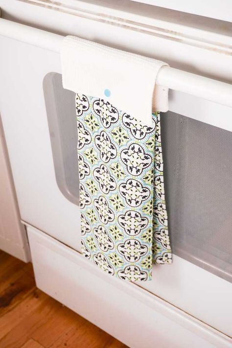 Hanging Tea Towels Diy, Hanging Kitchen Towels How To Make, Hanging Kitchen Towels Diy Free Pattern, Kitchen Towels Hanging Ideas, Kitchen Towel Sewing, Hanging Dish Towel Pattern, Hanging Towel Pattern, Kitchen Towels Diy, Cv Ideas