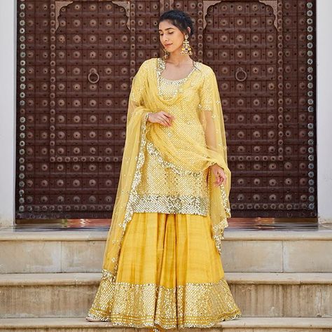 Make Your Haldi Ceremony A True Intimate By These Designer Chic Haldi Outfits! Yellow Plazo Suit, Sharara Hairstyles, Dress For Mehendi, Dress For Mehendi Function, Suit For Haldi, Haldi Ceremony Outfit For Sister, Mehendi Function, Ceremony Outfit, Haldi Ceremony Outfit