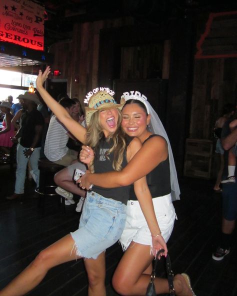 Your bestie’s bachelorette is something that can actually be so personal 🥹✨🤠🪩✨🙂‍↕️🫶 Bachelorette Pics, Bachelorette Party Photo, Sister Friends, Party Photo, Jackson Hole, Group Photos, Maid Of Honor, Sorority, Bachelorette Party