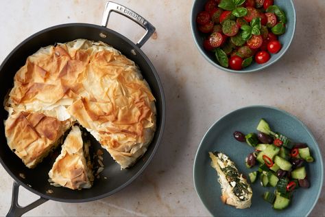 Jamie Oliver's 30 Minute Meals: Spinach & Feta Filo Pie Spinach Feta Filo, Jamie Oliver Healthy Recipes, Salad With Basil Dressing, Jamie Oliver 30 Minute Meals, Spinach And Feta Pie, Jamie's 15 Minute Meals, Jamie Oliver 5 Ingredients, 15 Min Meals, Jaime Oliver