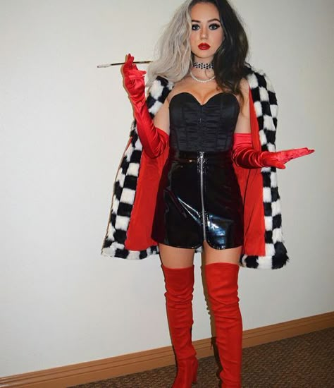 60 Fantasias de Carnaval 2019 em alta | Como fazer em casa Easy Girl Halloween Costumes, Pelottava Halloween, Meme Costume, Makeup Zombie, Kostuum Halloween, Halloween Fest, Cruella Deville, Holloween Costume, Trendy Halloween Costumes