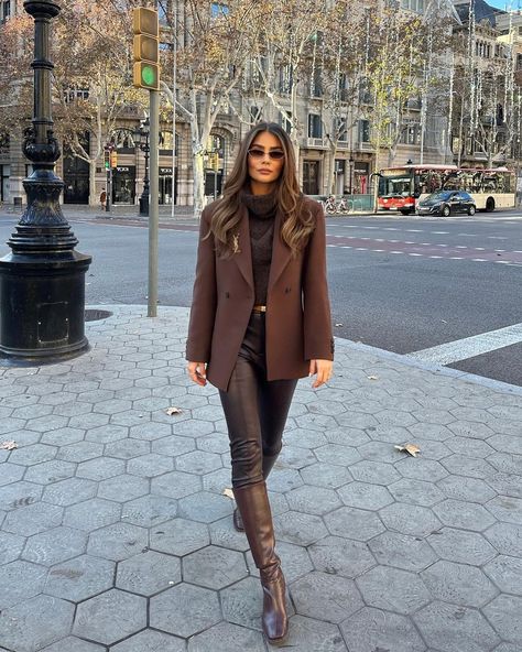 Fall Outfits for Women 2024 Trends 27 Ideas | Stylish Looks & Fashion Tips Tall Boot Office Outfit, Autumn Outfits Boots Fall Fashion, Outfit Ideas Winter 2024 Woman, Europe Fall Fashion 2024, Tall Brown Boots Outfit Fall Styles 2024, Autumn Outfits With Boots, How To Wear Brown Boots, Fall 2024 Fashion Trends Europe, Lookbook Outfits Autumn 2024