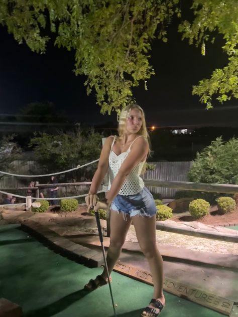 Mini Putt Aesthetic, Put Put Golf Date Outfit, Mini Golf Date Outfit Casual, Mini Golfing Outfit, Mini Golf Photoshoot, Putt Putt Outfit Date, Mini Golf Pictures, Golf Instagram Pictures, Golfing Instagram Pictures