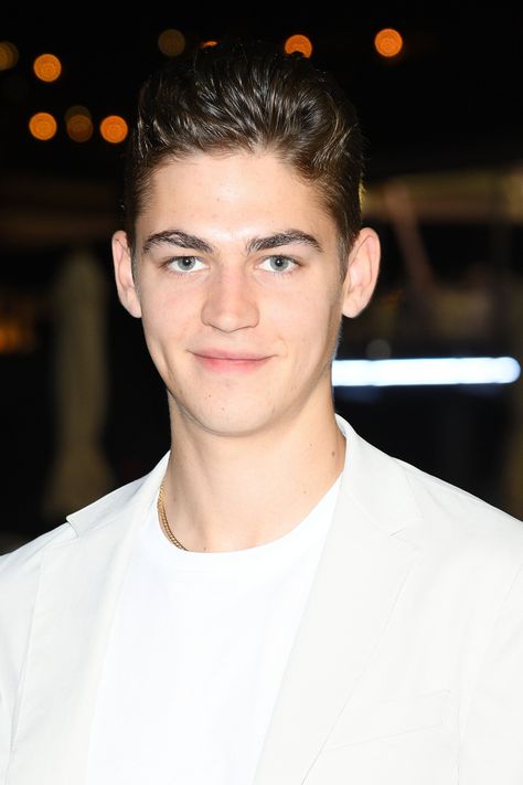 Hero Fiennes-Tiffin as Hardin Scott Hero Fiennes Tiffin After, Hero Fiennes Tiffin Hardin, Anna Todd, Hot Hero, Fiennes Tiffin, Hardin Scott, Boy Celebrities, Burton Snowboards