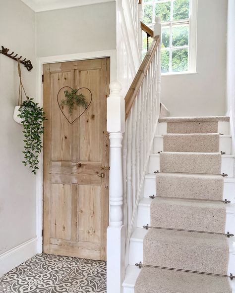 Cottage Staircase, Country Hallway, Stairs And Hallway Ideas, Cottage Hallway, Cottage Stairs, Cottage House Interior, Rustic Hallway, Hallway Colours, House Staircase