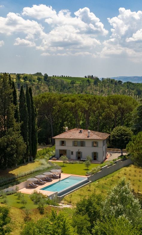 Tuscany Italy Villa, Tuscany House, Villa In Italy, Elegant Villa, Villa Toscana, Tuscan Landscape, Italy House, Italy Villa, Villa With Pool