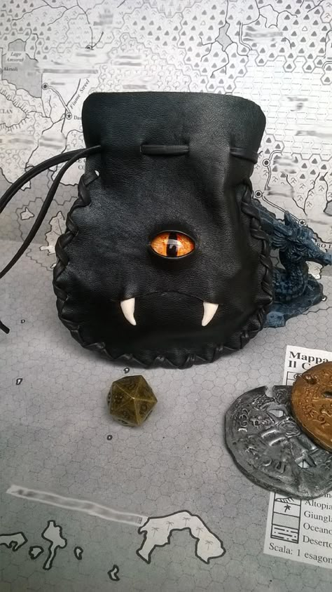 Dice bag Vampire Dnd Bag, Goth Diy, Dnd Crafts, Geek Diy, Dice Bags, Skull Crafts, Nativity Crafts, Bead Embroidery Patterns, Diy Fashion Clothing