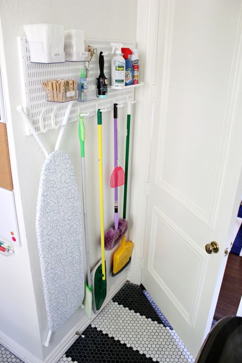 21 of the Best Laundry Room Hacks Diy Lavanderia, Små Rum Lidt Plads, Laundry Room Hacks, Laundry Room Storage Shelves, Room Storage Diy, Modern Laundry Rooms, Laundry Room Diy, Laundry Room Ideas, Diy Laundry