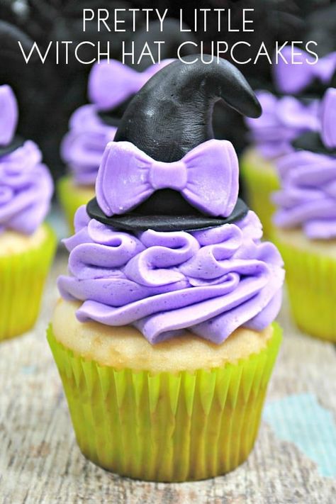 Witch Hat Cupcakes, Cupcakes For Halloween, Hat Cupcakes, School Cupcakes, Halloween Food Cupcakes, Spooky Halloween Food, Banana Split Dessert, Cheesy Breadsticks, Easy Cupcake Recipes