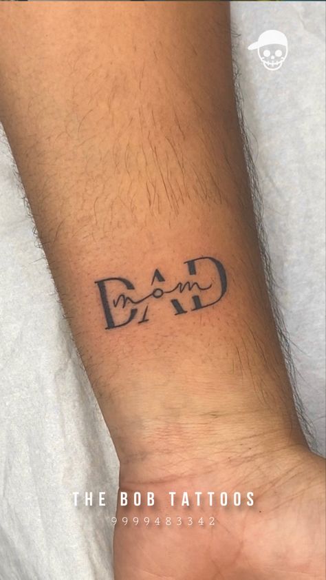 #momdadtattoo #momtattoo #dadtattoo #besttattooever #besttattooideas #besttattoostyles #tattooformom #tattoofordad #tattooforwomen #tattooformen #thebobtattoos Tattoos To Get For Parents, Mom Dad Tattoo Design For Men, Dad And Mom Tattoo, Mom Dad Tattoo Design Small, Dad Mom Tattoo, Mamma Tattoo, Tattoo For Parents, Love Dad Tattoo, Mom And Dad Tattoo