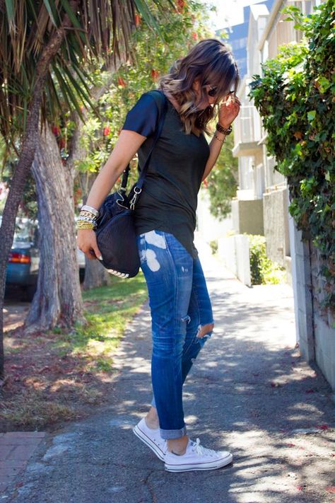 7 Shoes Every Woman Needs Capri Outfits, Converse Outfits, Outfits With Converse, Boyfriend Jean, Mode Chic, Inspired Outfits, Mode Inspiration, Spring Summer Outfits, Mode Outfits