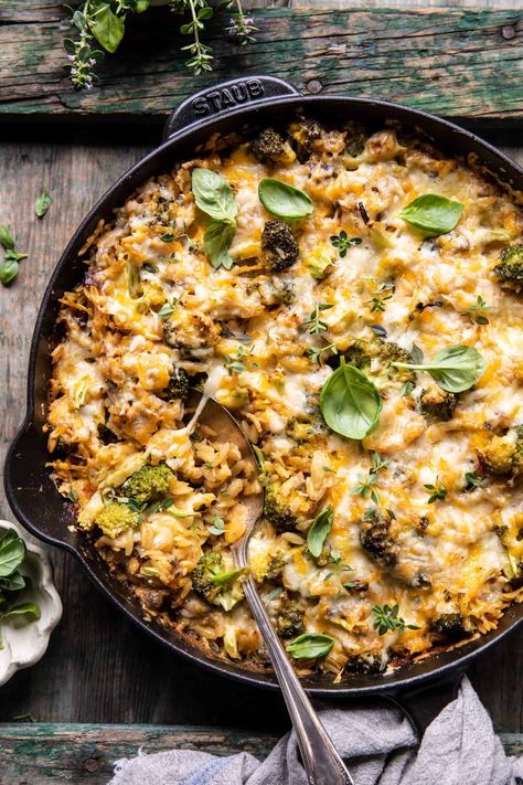 Broccoli Cheddar Orzo, Cheddar Orzo, Orzo Bake, Weeknight Casseroles, Half Baked Harvest Recipes, Resep Pasta, Cheesy Broccoli, Meatless Main Dishes, One Skillet