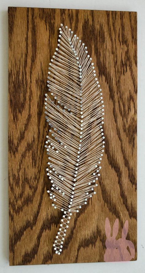 Decorar una habitación infantil con un hilorama | Decorar tu casa es facilisimo.com Feather String Art, Printable String Art Patterns, String Art Tutorials, Nail String Art, String Crafts, Collage Board, String Art Patterns, String Art Diy, Creation Deco