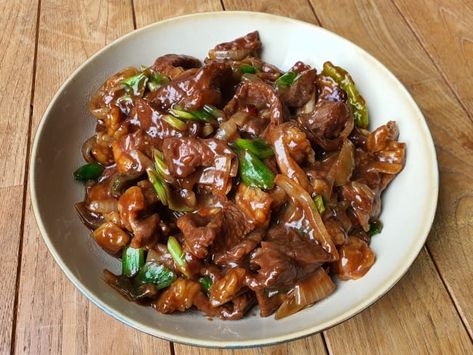 Bœuf aux oignons chinois Chef Simon, 1200 Calories, Asian Cooking, Happy Meal, Pad Thai, Creative Food, Chinese Food, Healthy Cooking, Beef Recipes