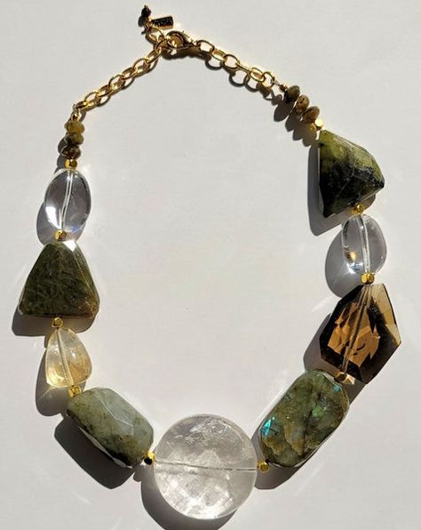 Akisa Necklace Large Gemstone Necklace, Stone Necklace Outfit, Chunky Stone Necklace, Necklace Outfit, Chunky Necklaces, Bold Necklace, Gemstone Necklaces, Handmade Jewelry Tutorials, Chunky Jewelry