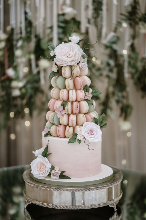 Macaron Wedding Cake, Macaron Wedding, Macaroon Wedding Cakes, Castle Leslie, Macaroon Cake, Fancy Wedding Cakes, Wedding Macarons, Chocolate Bowls, Macaron Tower