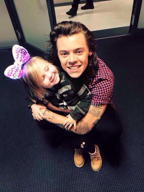 Harry Styles Harry And Lux, Baby Lux, Harry Styles Imagines, Harry Styles Cute, Harry Styles Pictures, Harry Styles Photos, Mr Style, 1d And 5sos, I Love One Direction