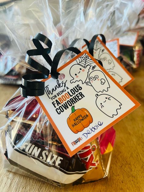 Printable Gift tags for Halloween Goodie bags for your faBOOlous coworkers 👻 Cute Halloween Gifts For Teachers, Staff Trick Or Treat, Small Boo Baskets For Coworkers, Employee Halloween Treat Bags, Work Halloween Treat Bags, Boo Bags For Work, Halloween Basket For Coworkers, Halloween Goodie Bags For Work, Halloween Treat Gift Ideas