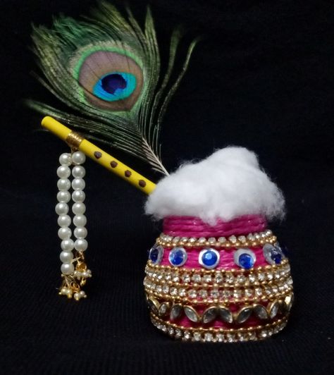 Mataki Kalash Decoration, Janmashtami Decoration, Laddu Gopal Dresses, Lord Murugan, Laddu Gopal, Plastic Bottle Crafts, Diy Crafts For Gifts, Plastic Bottle, Bottle Crafts