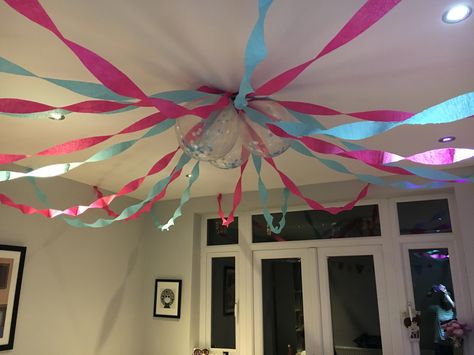 Birthday Streamers Decorations, Birthday Streamer Ideas, Party Streamer Ideas, Streamer Ideas, Disney Princess Decorations, Streamers Party, Streamer Party Decorations, Birthday Streamers, Streamer Decorations