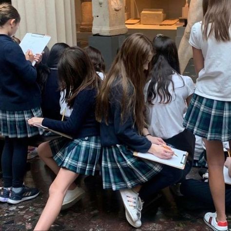 Private School Uniforms, Boarding School Aesthetic, Estilo Ivy League, Estilo Ivy, Super Rich Kids, Dream School, Prep School, Catholic School, Highschool Aesthetic