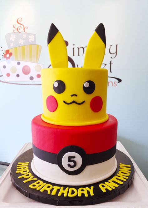 Pokemon Cake Birthday, Pikachu Cake Birthdays, Bolo Pikachu, Pokemon Themed Party, Pokemon Birthday Cake, Pikachu Cake, 6th Birthday Cakes, Bolo Barbie, Pokemon Cake