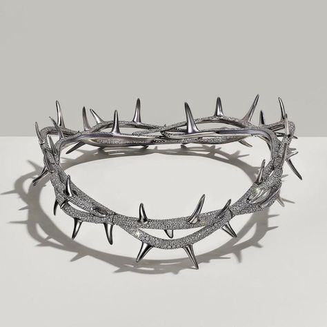 𝑮𝑼𝑴 on Instagram: “kendrick lamar’s custom “crown of thorns” by tiffany & co. the crown, which is a collaboration between kendrick lamar, dave free and…” King Kendrick, Thorn Tattoo, Kung Fu Kenny, Custom Crown, Crown Tattoo, Diamond Crown, Crown Of Thorns, Co Design, Kendrick Lamar