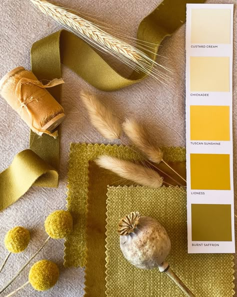 Wedding Color Motif, Chartreuse Wedding, Colour Palette Inspiration, Small Backyard Wedding, Wedding Motifs, Gold Wedding Colors, Chartreuse Color, Spring Yellow, Colour Pallets