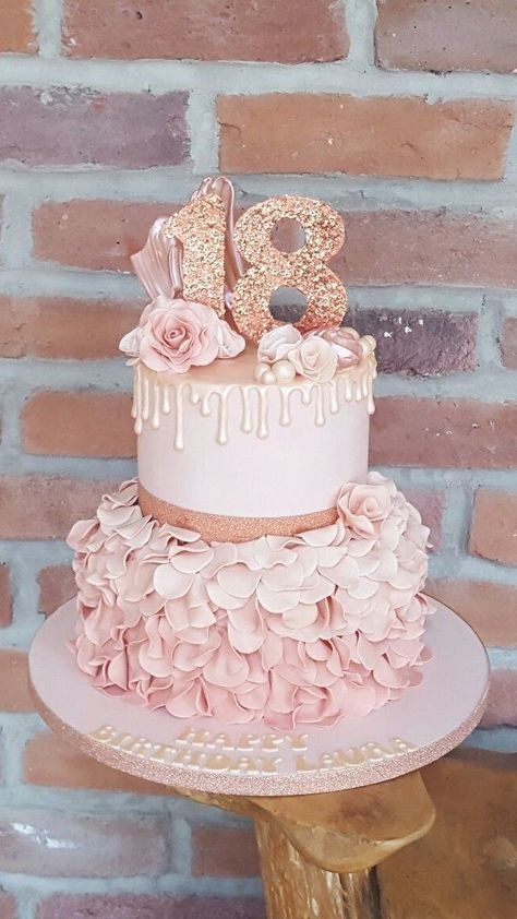 Gold Cake Drip, Cake 18th Birthday, 18th Birthday Cake For Girls, Kue Fondant, Tårta Design, Cake Drip, Birthday Cake Roses, Rose Gold Cake, 18th Cake