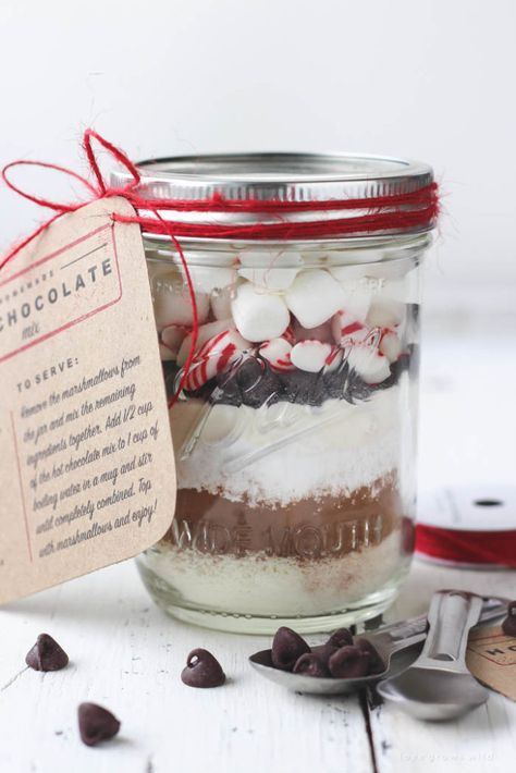 homemade-hot-chocolate-mix-2 Diy Hot Chocolate Mix, Jar Food Gifts, Christmas Cookies Packaging, Cookies Packaging, Homemade Hot Chocolate Mix, Mason Jar Christmas Gifts, Diy Hot Chocolate, Diy Hot Cocoa, Hot Chocolate Gifts