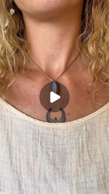 Jai Yen on Instagram: "Making a simple macrame necklace with this dreamy Moonstone 🌙✨ Sometimes less is more, and macrame jewellery doesn’t always need to be extra to be beautiful! This design is perfect for everyday wear, and also perfect for beginners wanting to learn how to make their own macrame necklace! Want to see more like this? Less us know in the comments 🫶🏼 ❊ Jewelry for the free spirits & Bohemian souls ☼ Handmade with love and Island days in mind ➳ Shipping worldwide from Thailand ❖ Visit www.jaiyen.store to shop now Follow @jai.yen_ for special offers & new creations! ☼ ☽ . . . #macramenecklace #macrametutorial #jewelrytutorial #handmadejewelry #jewelrymaking #handmadenecklace #handmadejewelrydesign" Macrame Jewellery, Simple Macrame, Bohemian Soul, Necklace Tutorial, January 3, Macrame Tutorial, Handmade Jewelry Designs, Macrame Necklace, Macrame Jewelry