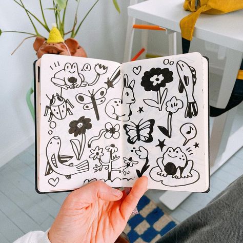 𝖑𝖊𝖎𝖌𝖍 | Black and white cuties from the mini sketchbook 🐼🦨🦓 | Instagram Mini Sketchbook, Sketches Of Love, Posca Art, Sketchbook Art Journal, Halloween Drawings, Pretty Drawings, Art Diary, Sketchbook Pages, Whimsical Illustration