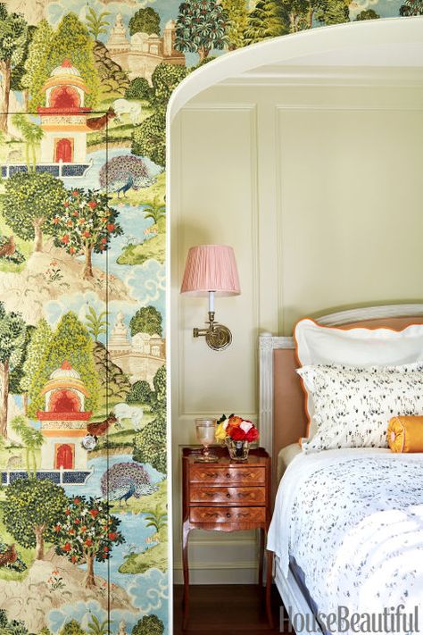 Zoffany wallpaper frames a niche in a colorful Texas home's guest bedroom. Bedroom Wallpaper Trends, Zoffany Wallpaper, Beautiful Bedroom Designs, Unique Bedroom, Traditional Interior Design, Bedroom Décor, Interior Design Business, Stylish Bedroom, Elegant Living