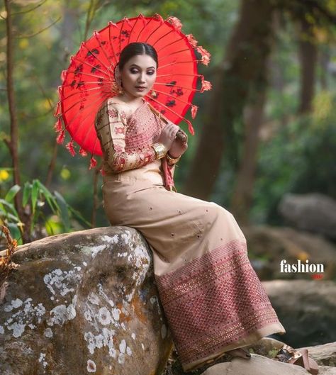 Assam Traditional Dress, Assamese Traditional Dress, Assamese Girl, Traditional Attires, Dress Traditional, Kurta Designs Women, South Asian, Traditional Dress, Kurta Designs