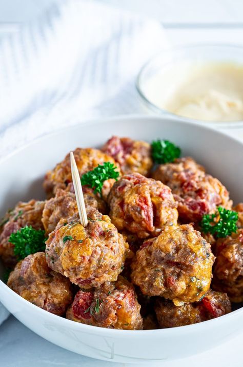 30-Minute Cream Cheese Sausage Balls - Yummy and fully Sausage Appetizer Recipes, Superbowl Party Appetizers, Cheese Sausage Balls, Cream Cheese Sausage, Brunch Punch, Cauliflower Breadsticks, Party Meatballs, Cream Cheese Sausage Balls, Tailgate Party Food