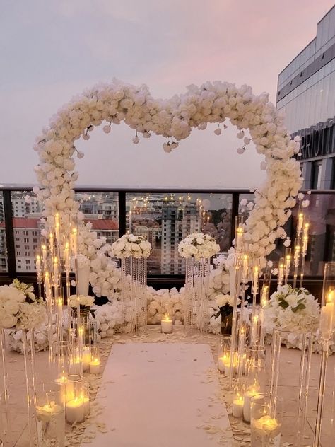 Luxury Marriage Proposal, White Rose Proposal, White Proposal Decor, All White Proposal, Proposal Decorations Outdoor, White Proposal, Engagement Setup, Marriage Proposal Videos, Wedding Proposal Ideas Engagement