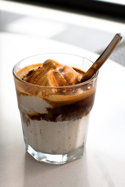 Blue Bottle Affogato, (Espresso Over Ice Cream) Ice Cream With Coffee, Affogato Coffee, Ice Cream Coffee, Summer Recipe, Coffee Ice Cream, Coffee Dessert, Blue Bottle, Homemade Ice Cream, Coffee Cafe