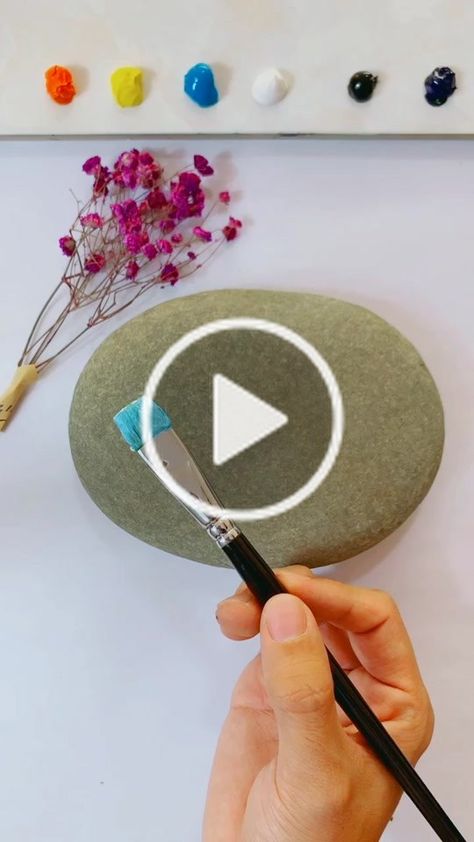 Rock Painting Tutorial, Wall Art Diy Paint, Art Pierre, Stone Art Painting, Art & Craft Paint, Watch Trends, Shower Tile Designs, Rock Painting Designs, Diy Projects On A Budget