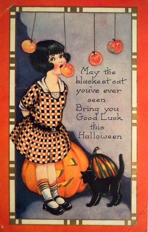 may the blackest cat you've ever seen bring you good luck this halloween. Old Fashioned Halloween, 1920s Halloween, Läskig Halloween, Halloween Fotos, Halloween Apples, Halloween Postcard, Vintage Halloween Cards, Vintage Halloween Images, Image Halloween