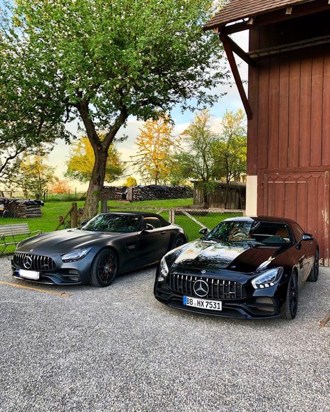 Mercedes-AMG R190 GT Roadster and C190 GT Coupé #mercedes #amg #amggt #amgedition50 #mbdesign #mbhotandcool Bens Car, Mercedes Benz Sports Car, Mercedes Amg Gt R, Amg Gt, 100 Km, Nice Cars, Super Bikes, Sports Cars Luxury, Mercedes Amg