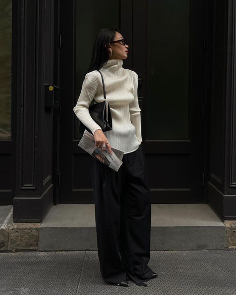 6 Black Wide-Leg Trouser Outfits I'll Wear Nonstop This Autumn | Who What Wear UK Wide Trousers Outfit, Black Wide Leg Trousers Outfit, Black Trouser Outfit, Black Trousers Outfit, Wide Leg Trousers Outfit, Minimalism Clothes, 90s Minimalism, Trousers Outfit, Classy Winter Outfits