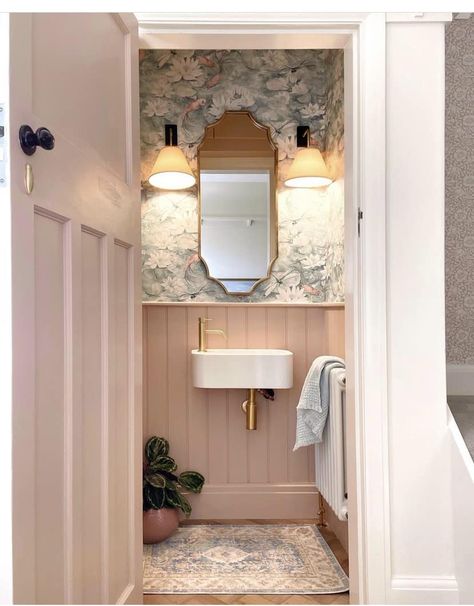 6 Styles of wood wall panelling - Greenbank Interiors Bathrooms Styles, Toilet Renovation, Judges Paneling, Wood Wall Panelling, Guest Wc, Downstairs Wc, Wc Ideas, Small Downstairs Toilet, Cloakroom Toilet