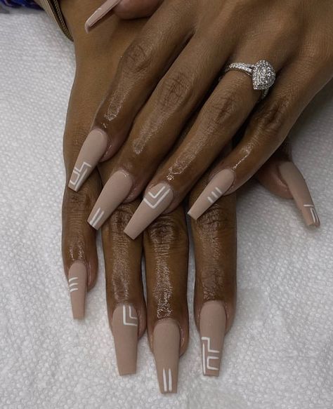 Chic French Nails, Acrylic Nails Nude Design, Nude Design Acrylic Nails, Hot Nails Trends 2023, Elegant Nails Classy Coffin, Nude And Brown Nails, Nude Design Nails, Brown Nude Nails Design, Nude Acrylic Nails With Design