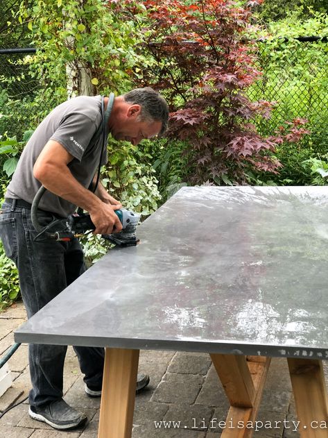 Diy Concrete Top Outdoor Dining Table, Outdoor Concrete Table Diy, Outdoor Diy Table, Outdoor Table Diy Upcycle, Diy Modern Outdoor Table, Cement Outdoor Table, Outdoor Tabletop Ideas, Concrete Picnic Table, Diy Faux Concrete Table