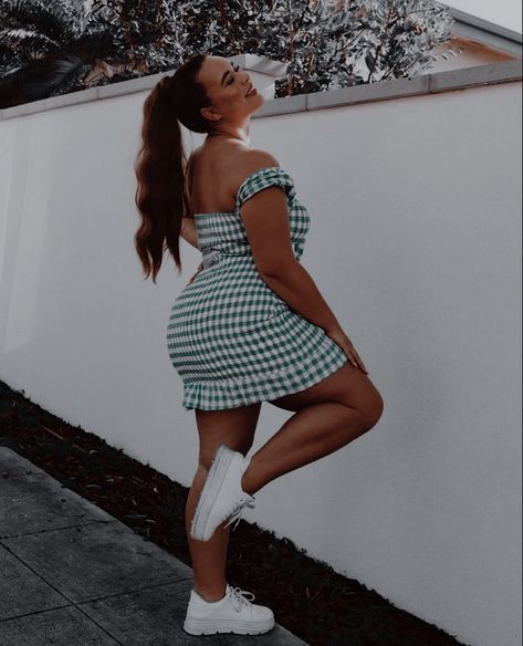 Plus Size Photo Poses, Plus Size Posing, Plus Size Baddie Outfits, Midsize Outfits, Curvy Girl Fashion, Looks Chic, Curvy Girl Outfits, Curvy Outfits, Model Poses