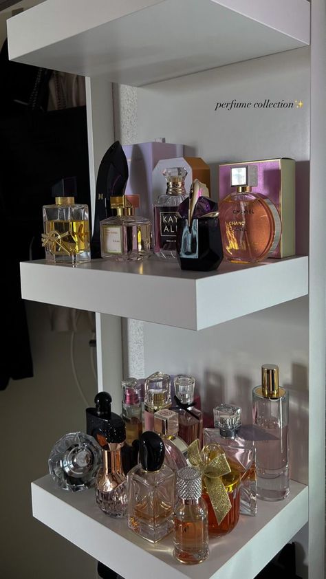 Feminine Scents, Daglig Motivation, Profumo Victoria Secret, Koleksi Parfum, Parfum Victoria's Secret, Perfume Organization, Fragrances Perfume Woman, Perfume Collection Fragrance, Perfume Scents