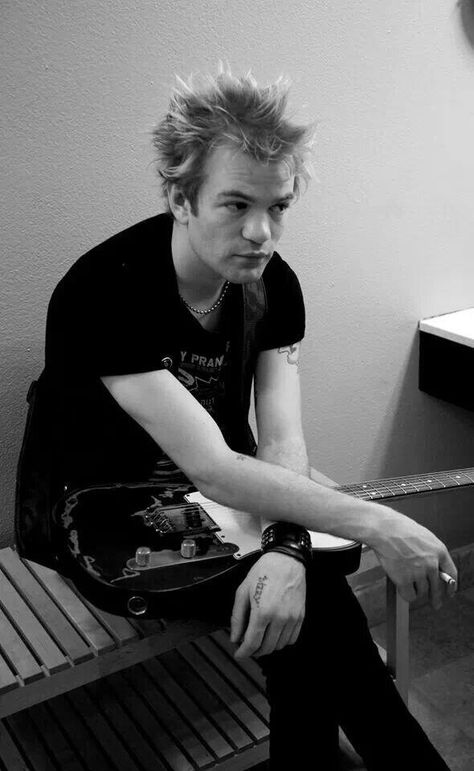 Deryck Whibley, I M Sick, I Still Love Him, Music Clips, Best Bud, Band Photos, Punk Bands, Blink 182, Doodle Art Designs