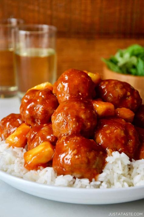 Forget the frozen meatballs and whip up a fast and fresh recipe for Baked Sweet and Sour Meatballs in 30 minutes or less! Just add fried rice or lo mein noodles to complete your feast! Sweet Meatballs, Sweet And Sour Meatballs, Meatball Recipes Easy, Just A Taste, Sweet N Sour Chicken, Sweet And Sour Sauce, Sweet And Sour, Homemade Sauce, Food Videos Desserts