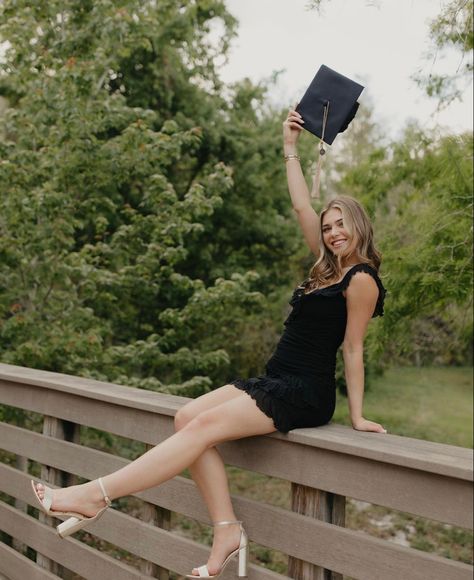 Ucf Grad Photos, Ucf Graduation Pictures, Pretty Senior Pictures, Nursing Aesthetic, Ucf Graduation, Ucf Grad, Pics Poses, Nursing Graduation Pictures, Grad Pictures